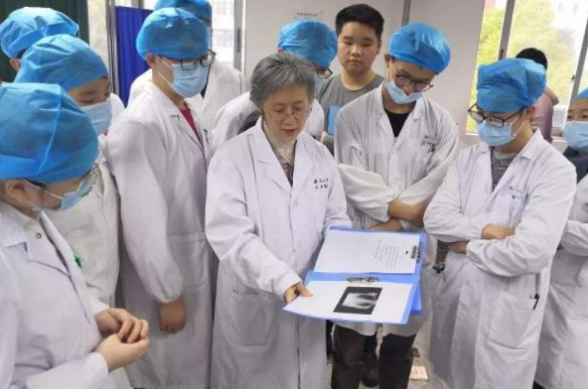 医学类专业发展前景排行榜，临床医学仅排第4，医学影像学成黑马