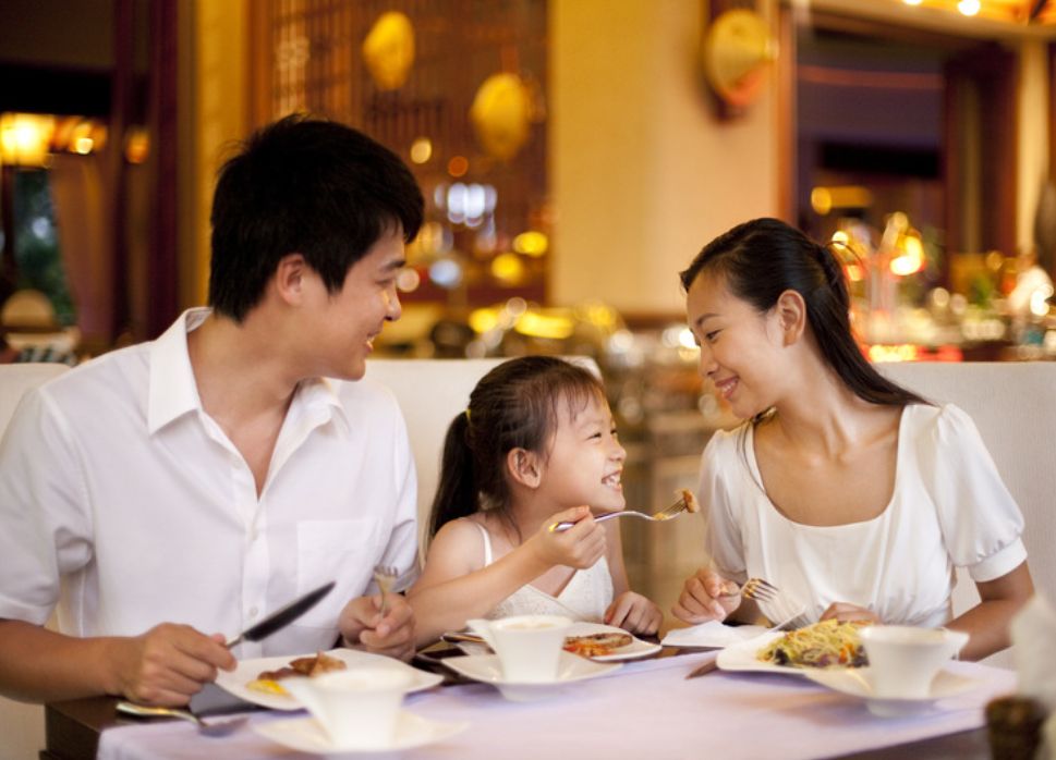 大年初二，一顿团圆饭让我明白：孩子的礼仪就是家庭的素养