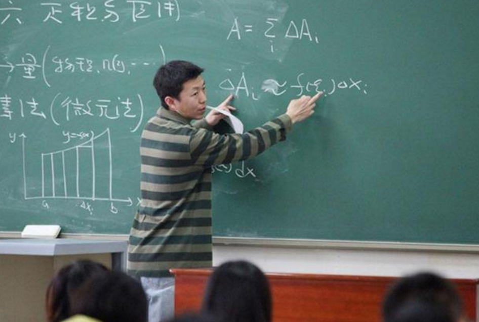 期末考试出成绩后老师失踪，结果令人惋惜，评论区一边倒地指责