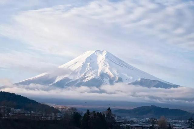 富士山火山(富士山喷火口从44暴涨至300个，汤加火山会导致富士山大爆发吗？)