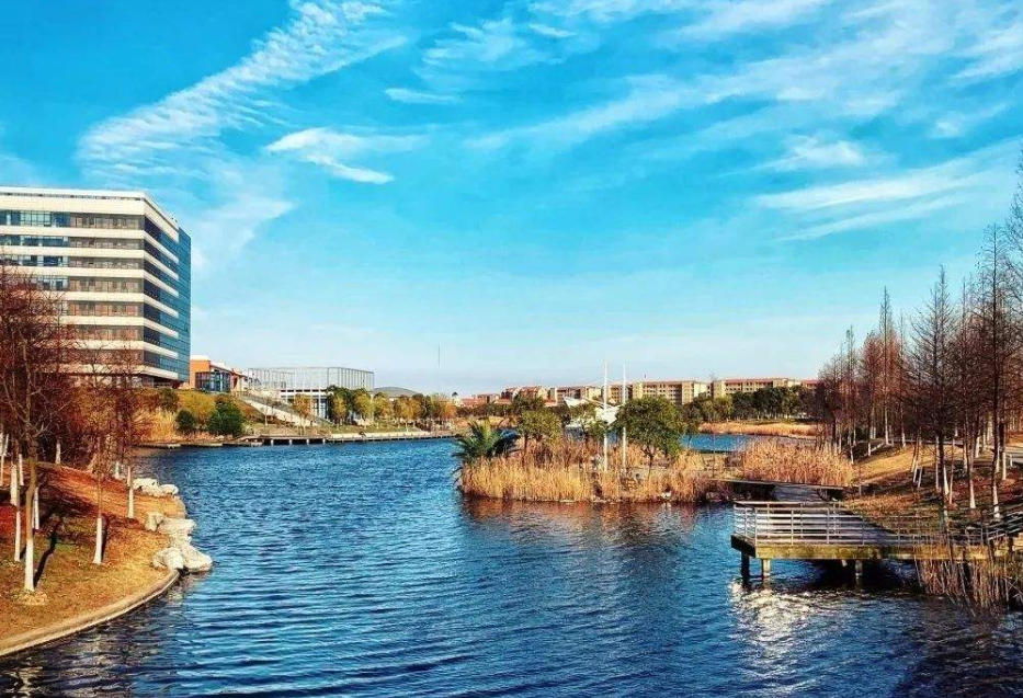 上海高校金字塔排名已更新，榜首堪称家喻户晓，华政排名略微退步