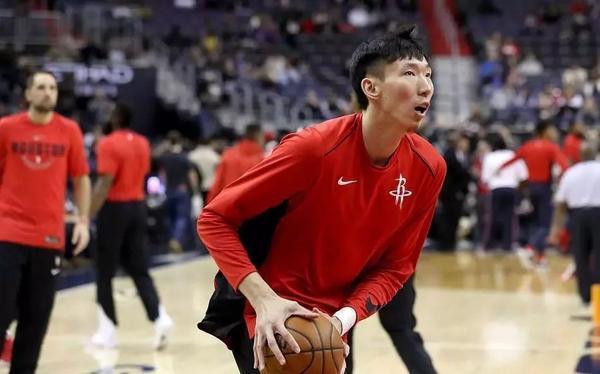 周琦为什么离nba最近(周琦从NBA离开的根本原因，体育记者：他没有像姚明那样好的团队)