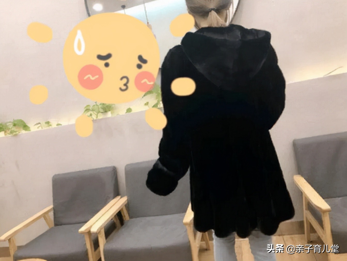 美女教师穿2.8万貂皮大衣上课，却被家长举报，老师：我太难了