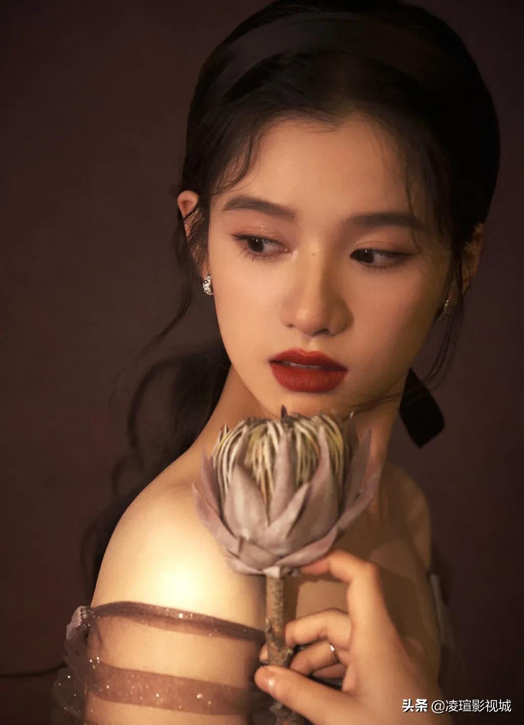 明星壁纸图片分享：张婧仪（1）