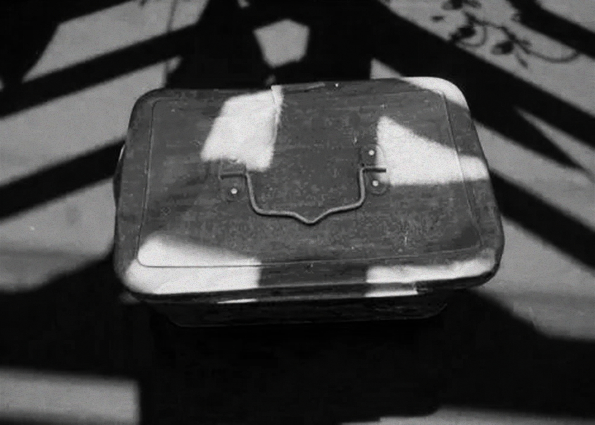 2015年，男子发现母亲留下的一张600万存款单，银行告知：伪造