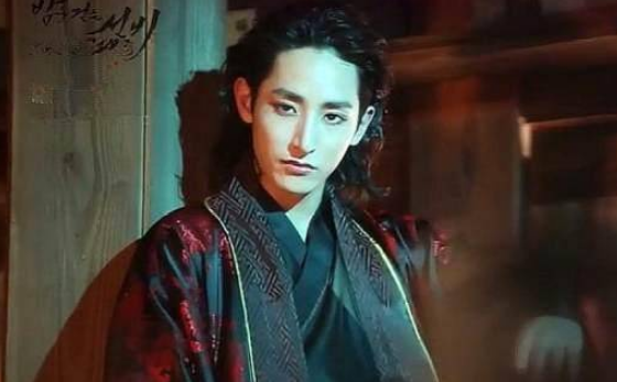 李侑菲：统一亚洲男人审美，父亲是韩国的富商，妹妹男友是李昇基