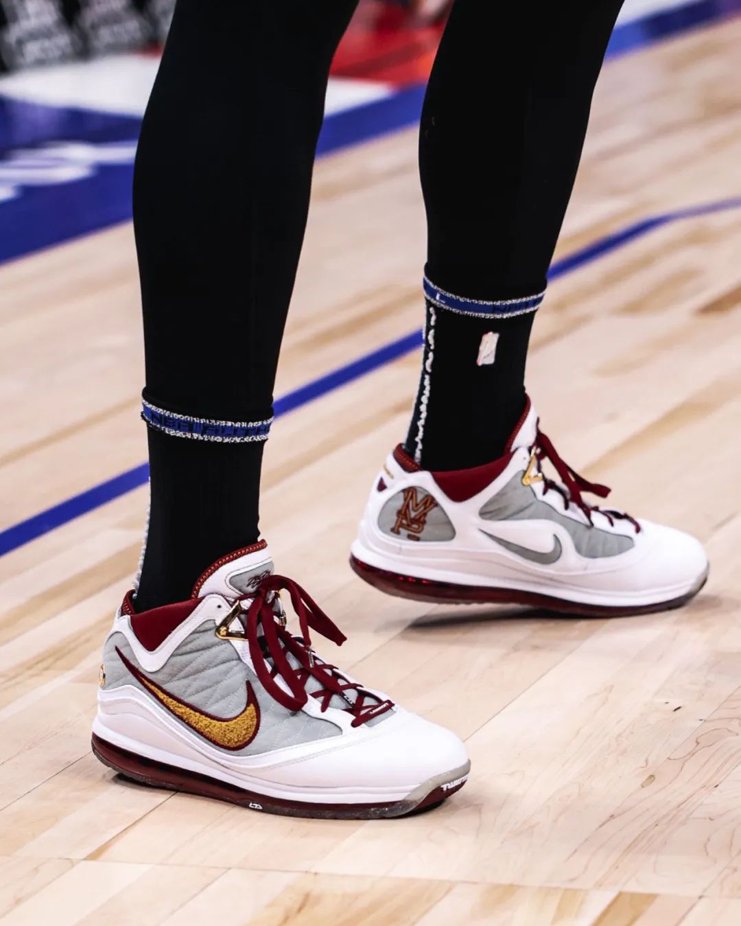 nba穿11号的有哪些(NBA球员上脚：塔克穿Kobe11青蜂侠，李宁和安踏的球鞋都有)