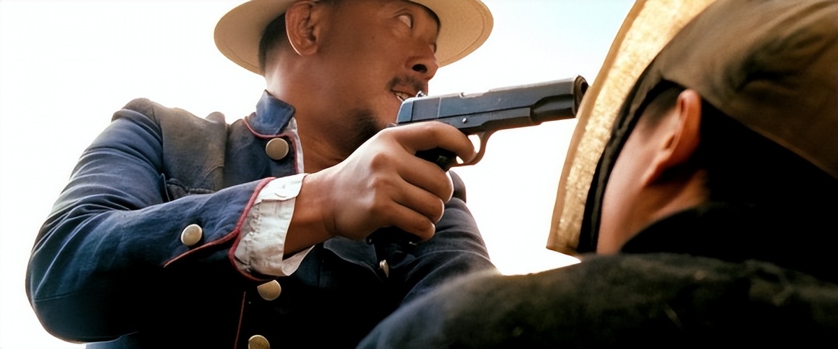 姜文饰演的张麻子,也就是张牧之,使用的随身配枪为美国制m1911a1型**