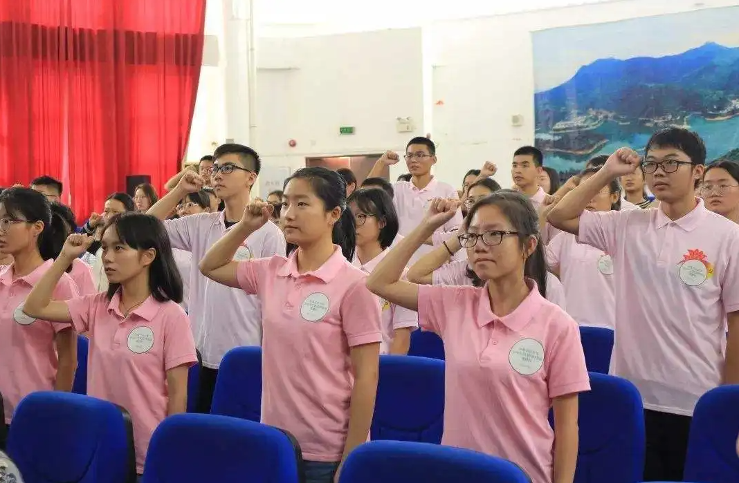 大学生入党难以把握，是辅导员负责还是党支书？学生早了解早准备