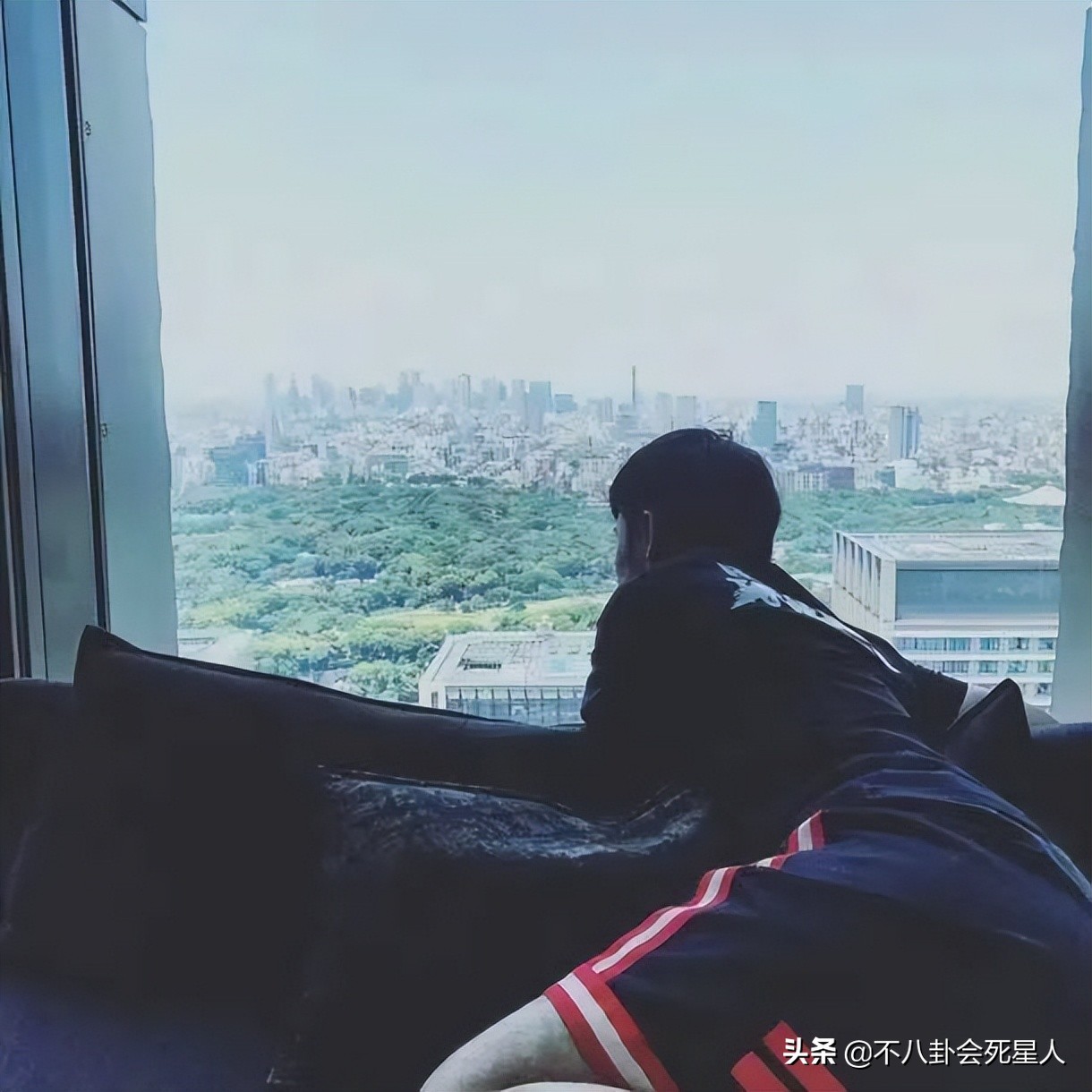 9位明星说自己买不起房，王鸥哭穷被拆穿，肖战租房引热议