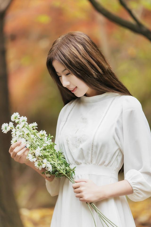 眼神是心灵的世界，2022高考作文预测，优秀作文欣赏：《那眼神》