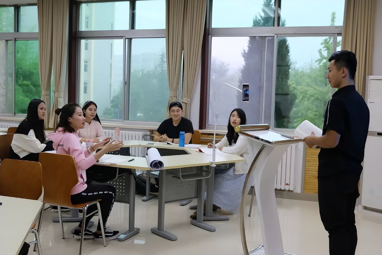 上海某高校教授工资单流出，薪资标准引人羡慕，难怪都抢着当教授