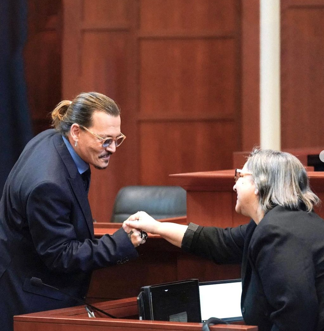 艾梅柏认为德普的律师比较厉害：「成功混淆陪审团的注意力！」