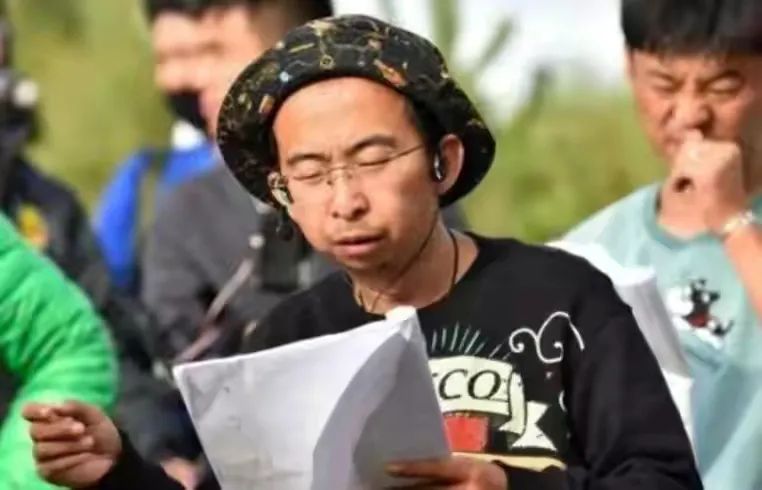 要钱没钱，要貌没貌！7位丑男演员娶的老婆，一个比一个漂亮