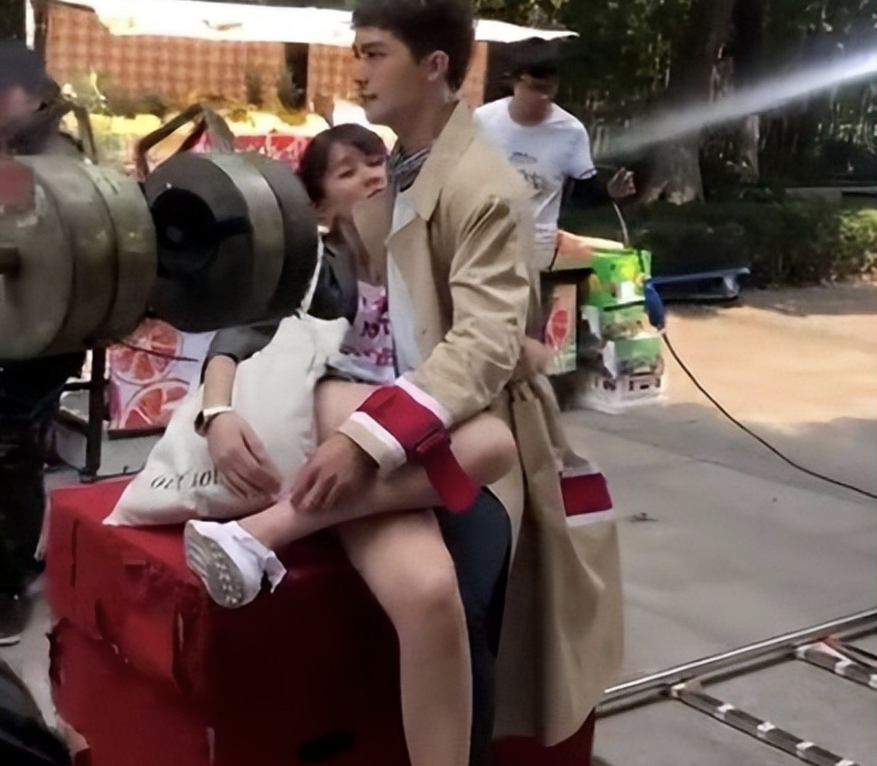 眉毛稀疏、假腹肌、高跟鞋，男星7大作假，男人的虚荣心多可怕