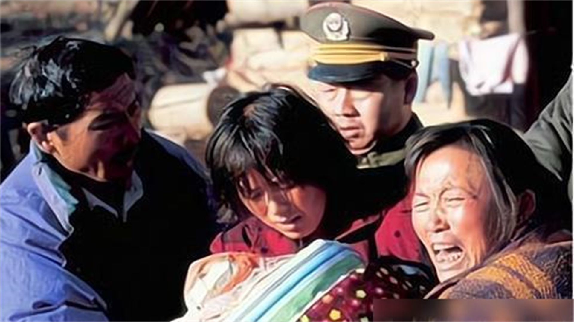 27年前，老汉120元买下女大学生，睡猪圈17年，老汉见岳父很热情