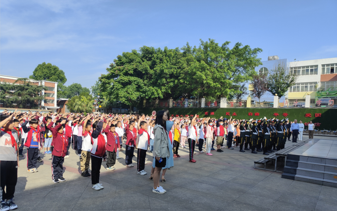 关注食品安全，争做健康少年｜合江小学举行第十四周主题升旗仪式
