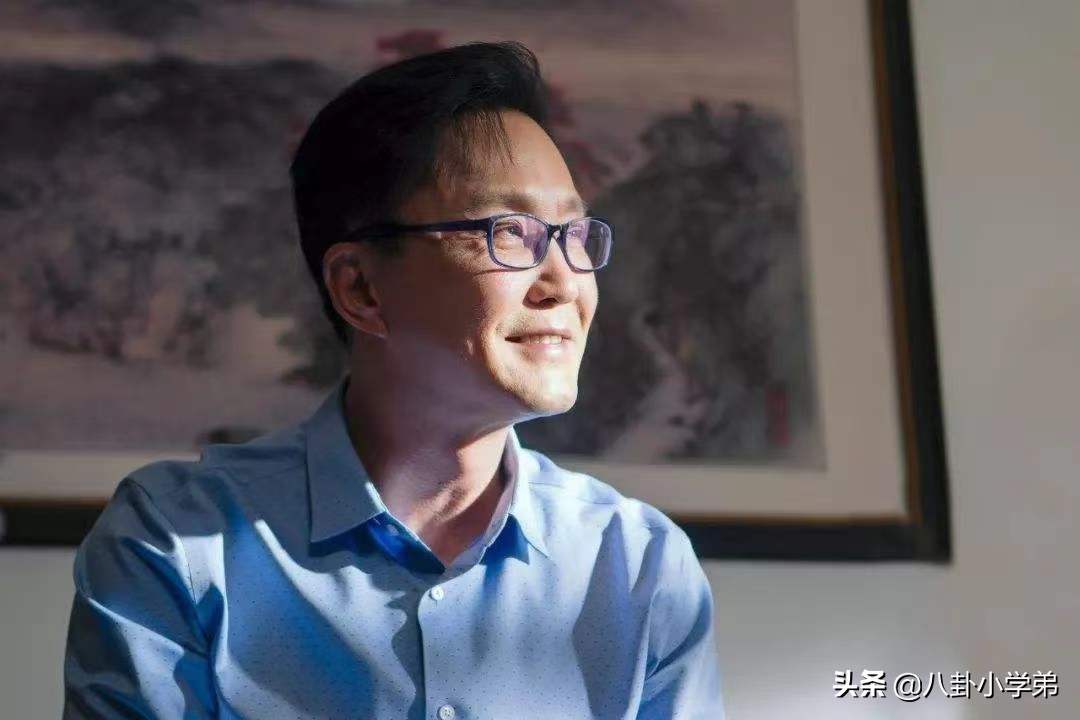 “冻龄男神”都是假的！脸肿僵硬、笑不出来，不服老是真的不行