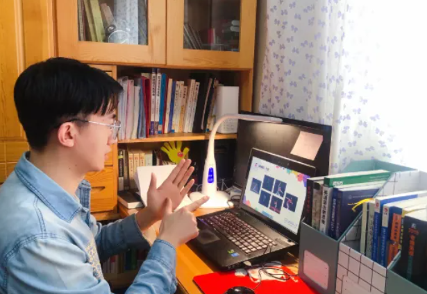 北大博士入职深圳大学7年，月薪3000开不起网课，网友直言不敢信