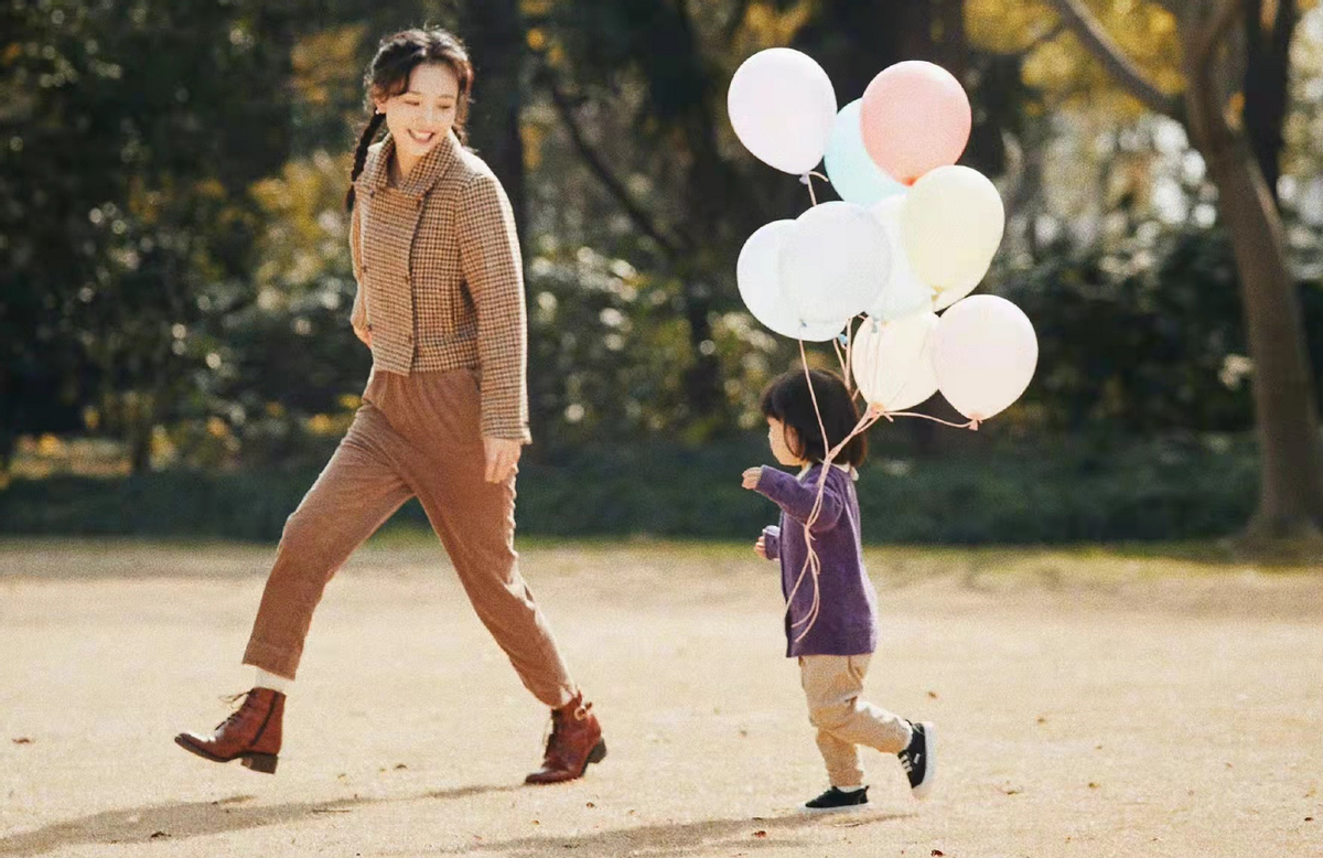 吴倩首次晒女儿就宣布离婚!小姑娘短发穿开衫超萌,吴倩嫩回少女