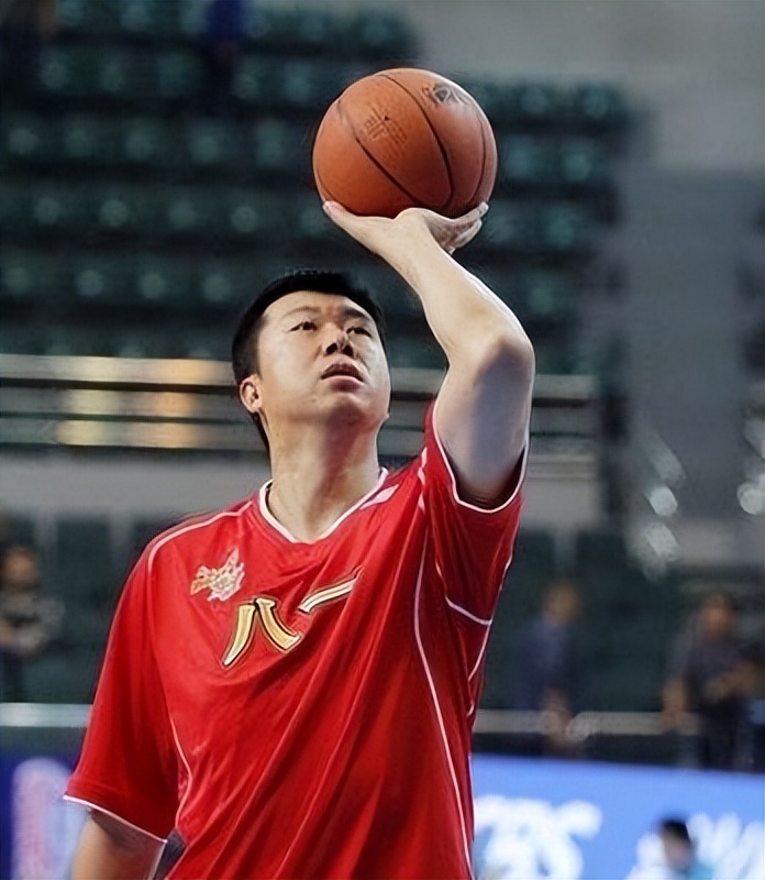 中国去过nba的有哪些人(大郅28 12，姚明30 19 5帽，细数进入NBA前6名中国球员表现)