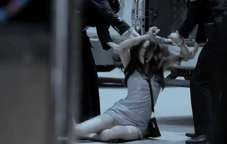 罗晋《庭外》才播2集，就有一波人想弃剧了，理由竟让人无力反驳