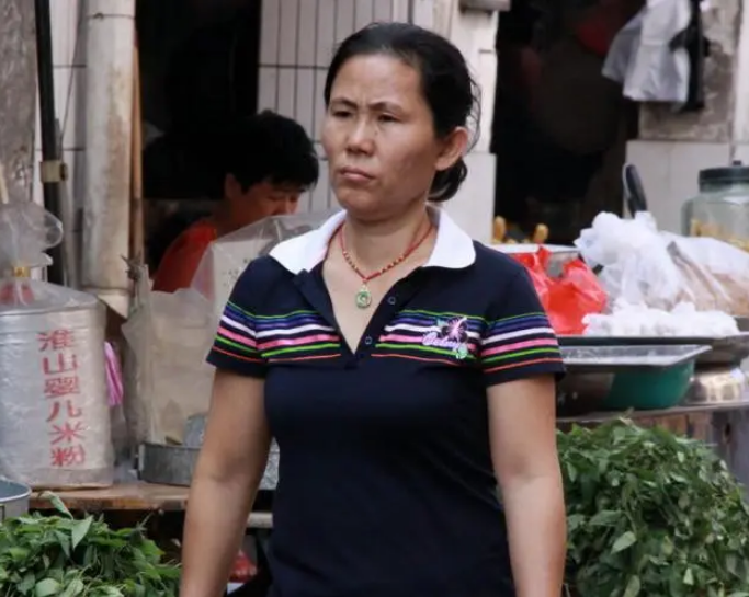 13年前，江苏19岁美女爱上大20岁大学老师，为爱不惜断绝父女关系