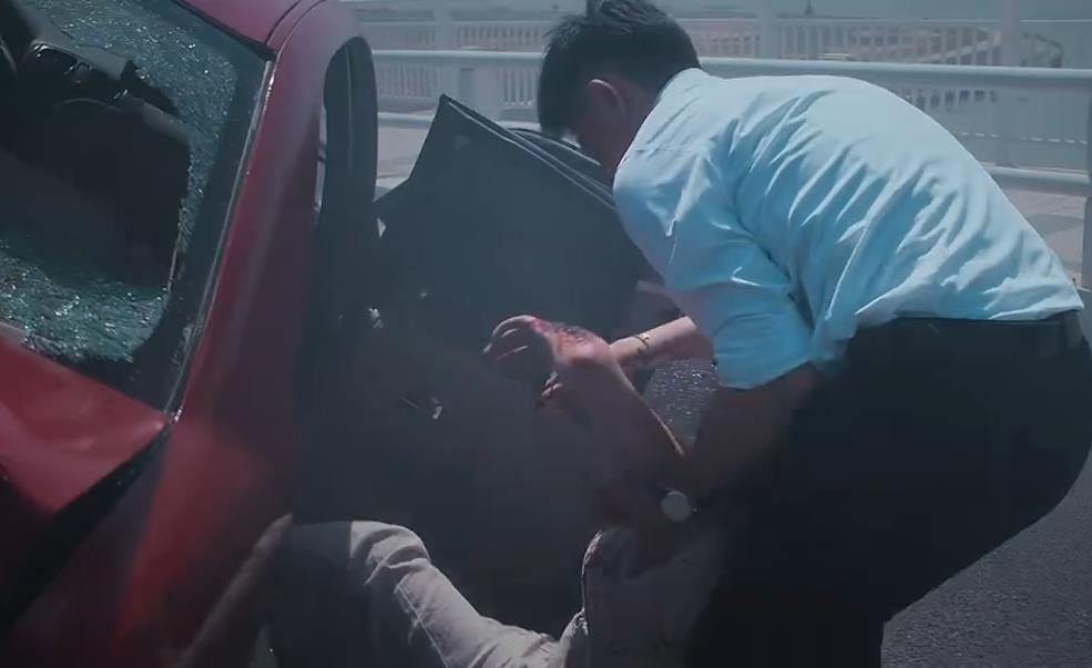 20集悬疑剧《庭外》首播质量高，10分钟入戏，连看2集不过瘾