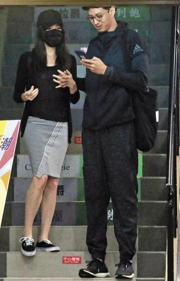 邱泽许玮甯官宣结婚了！明星好友纷纷送上祝福，女方否认怀孕