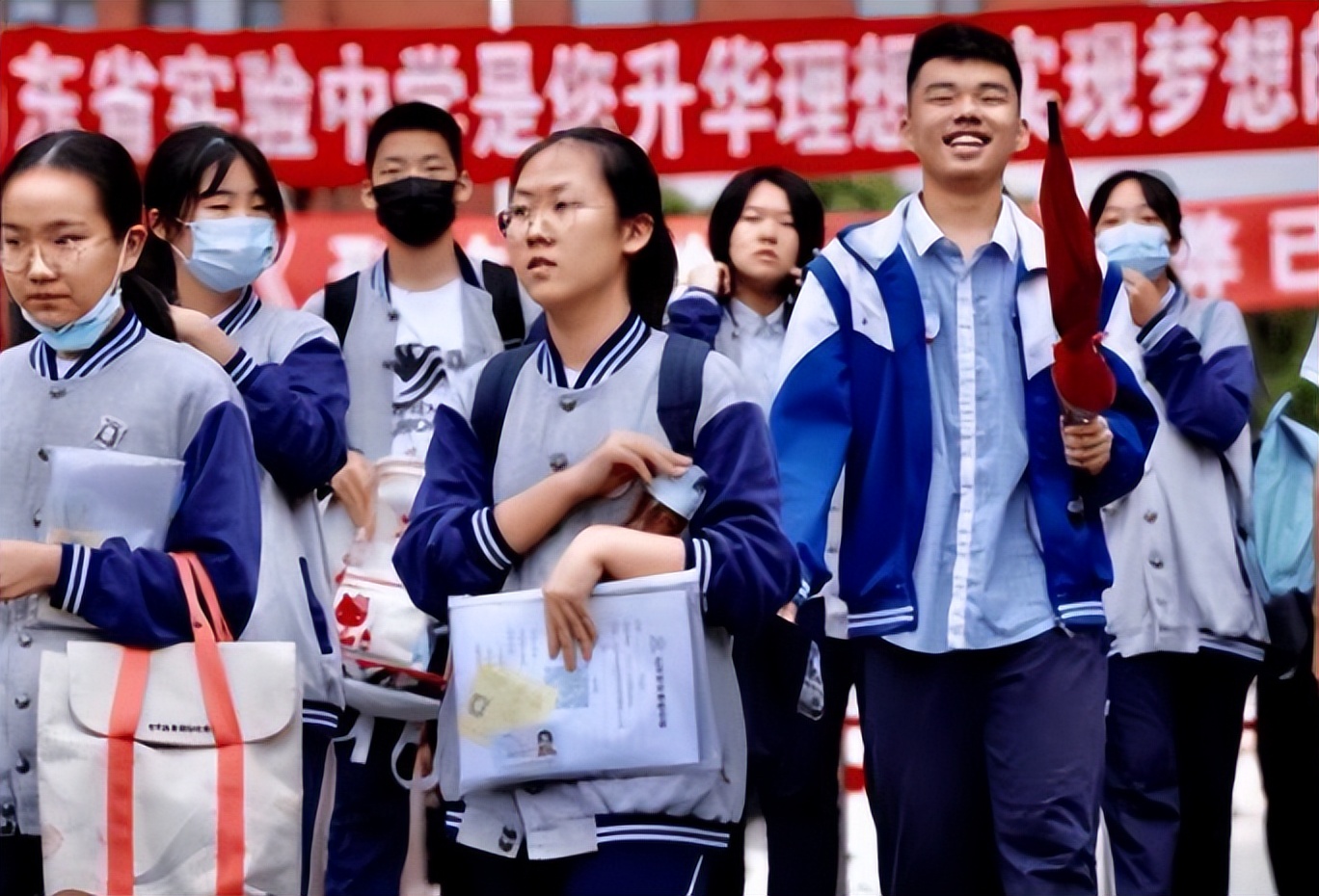 2022被称为“高考最难年”，三个变化要注意，部分学生考本科难了