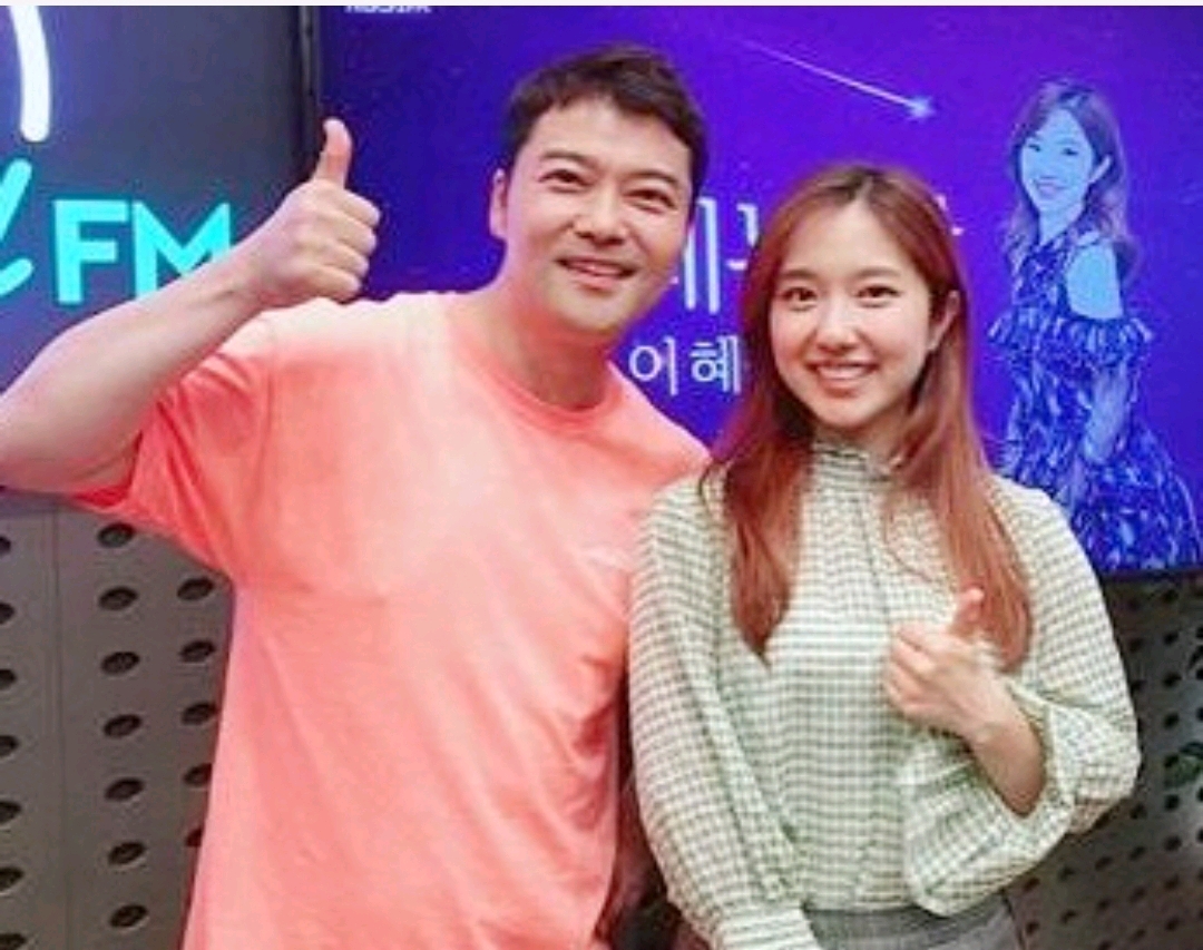 我独自生活全炫茂大腿敏感女友和别的男人亲密自拍要嫉妒了