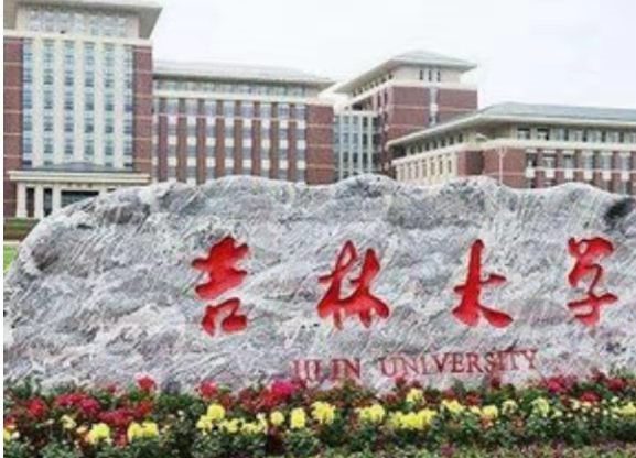 高考647分的高材生，蜗居网吧4年不洗澡不换衣服，从早到晚打游戏