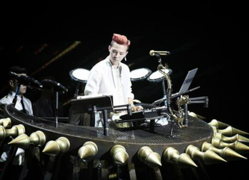 权志龙何方神仙？baby见他欢呼，杜海涛见他下跪，章子怡也变迷妹