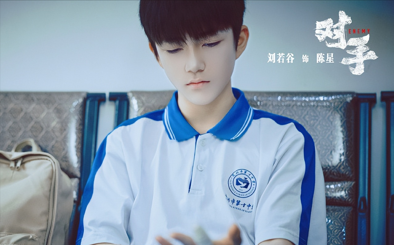 娱乐圈新“卷王”诞生，差11分就考到满分，中考成绩引来点赞