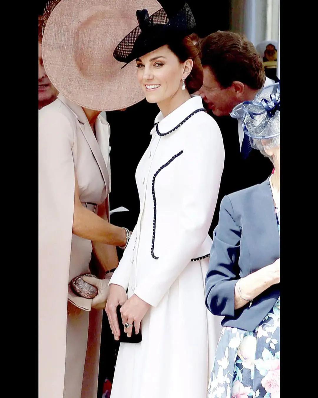 亲民友善的英国王妃凯特身材高挑，穿衣得体可以说是时尚界的标风