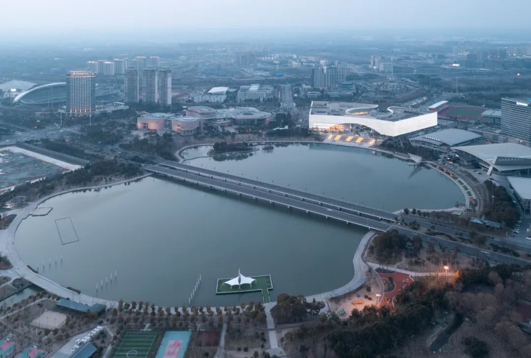 中国扬州运河大剧院 / 同济大学建筑设计研究院