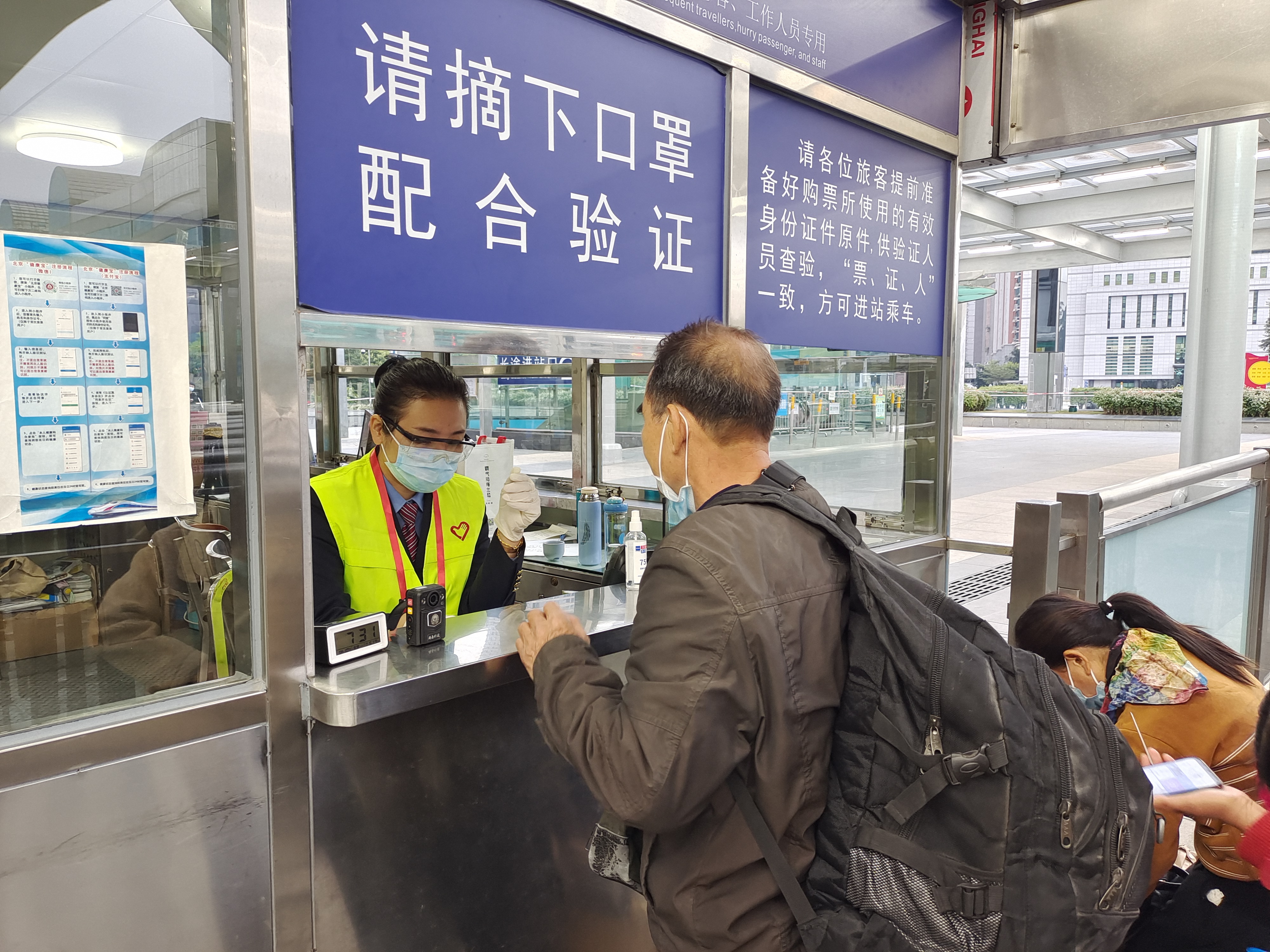 百年老站加入高铁朋友圈 深圳站开出首趟高铁列车