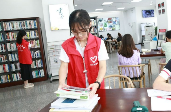 高颜值情侣双双保研到名校，一起努力，这才是大学生正确的恋爱观