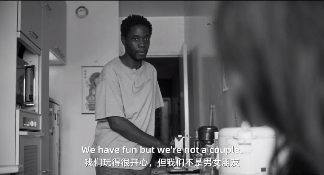 她刚出道，就刷新了华人女星尺度