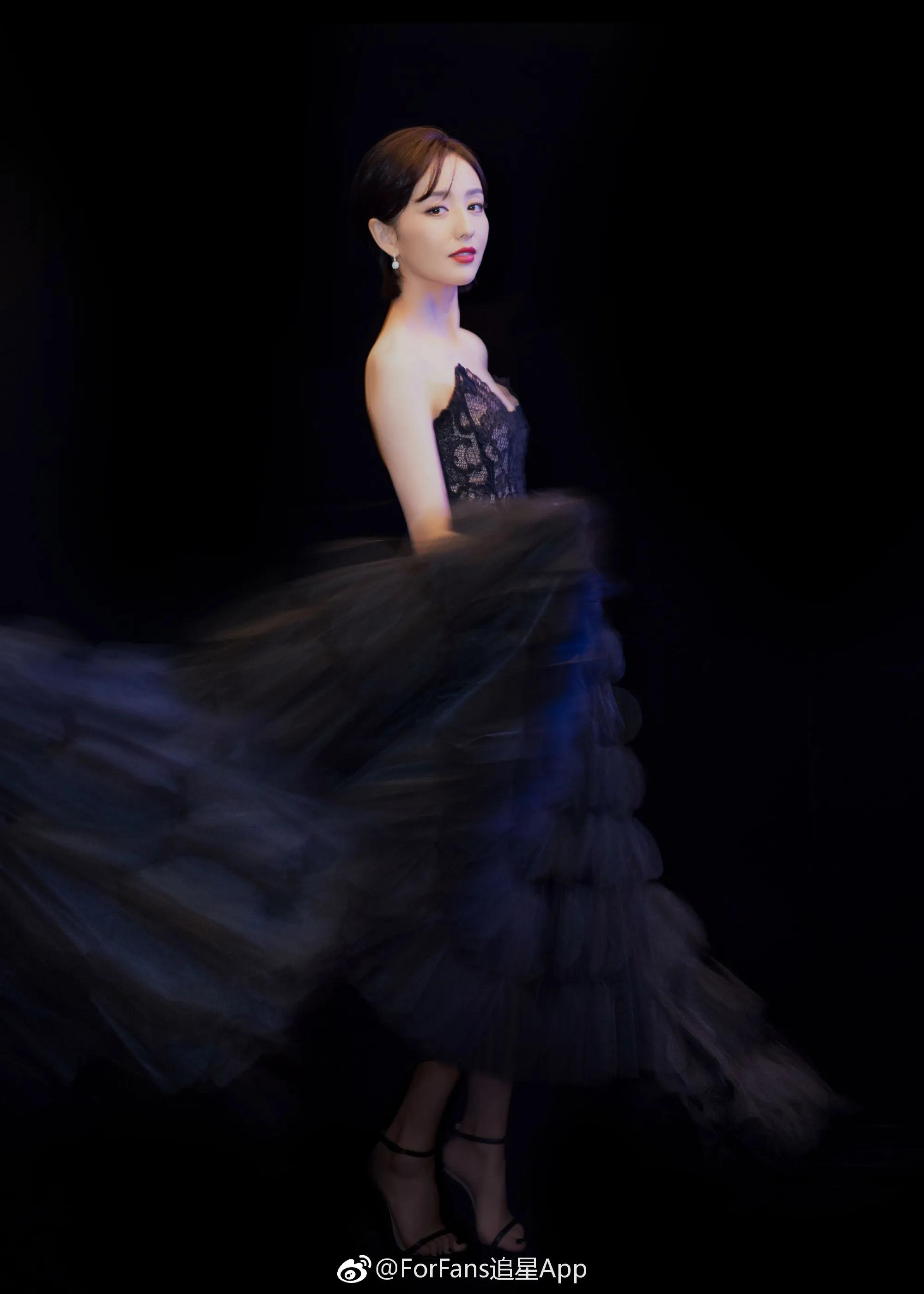 明星系列：佟丽娅，一个美丽的锡伯族姑娘，短发太迷人了