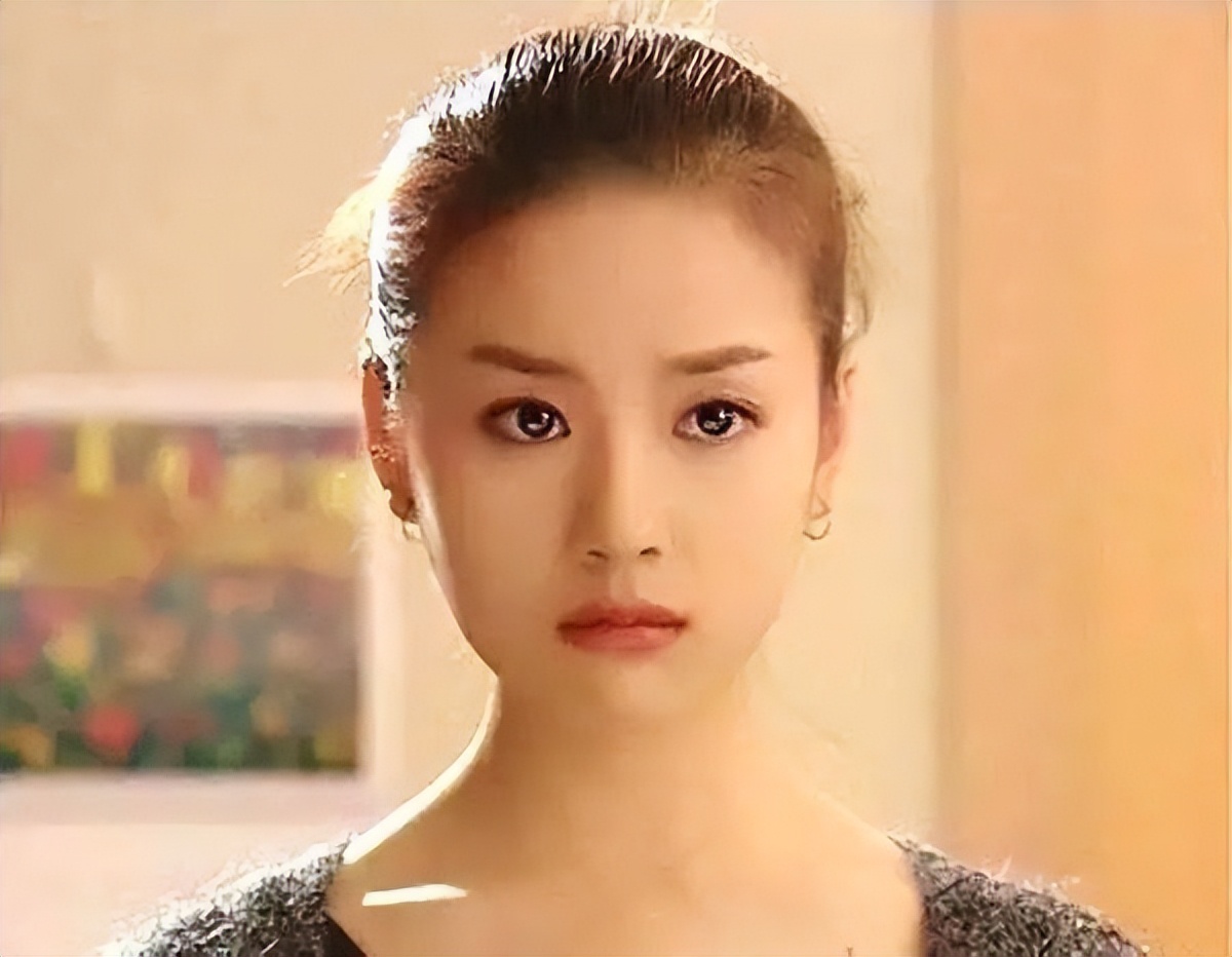 越瘦越丑的10位女星，个个皮松肉垮，脸无二两肉