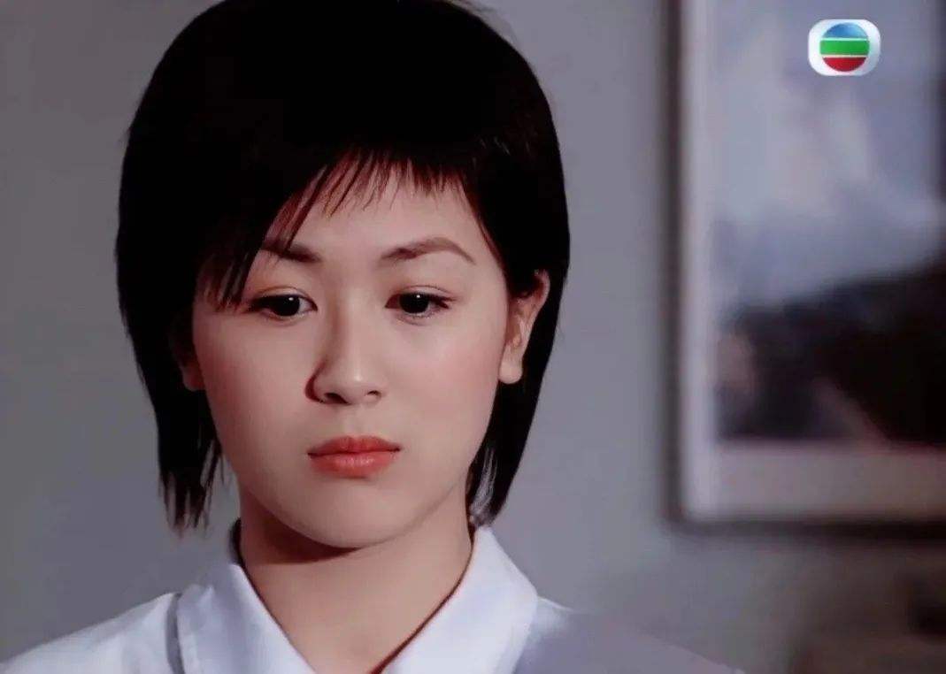 TVB两大甜妹命运各异，唐宁离婚带两娃苦求工作，文颂娴却很幸福