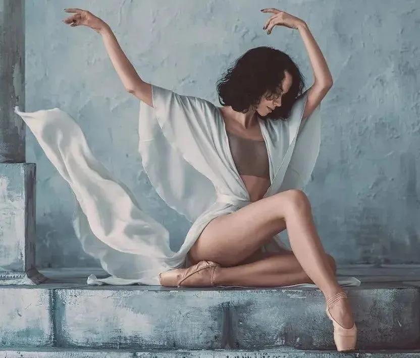 精美图片：人体摄影艺术，舞蹈的灵动之美