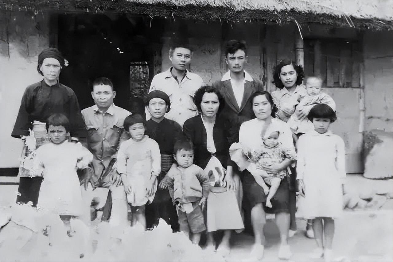 那个让白岩松落泪的男歌手，消失了近30年