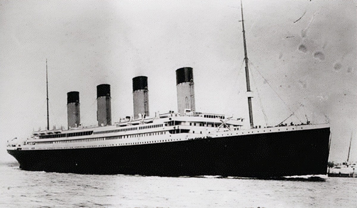 泰坦尼克号唯一幸存副船长，写下回忆录，详述不为人知的沉船细节