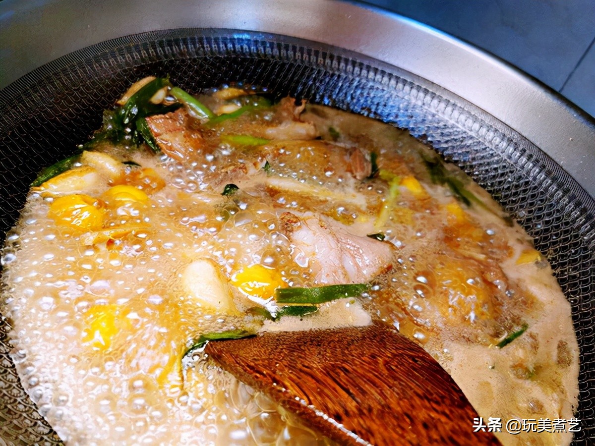 好吃到嗦手指头的南瓜、板栗围绕着排骨，就是香