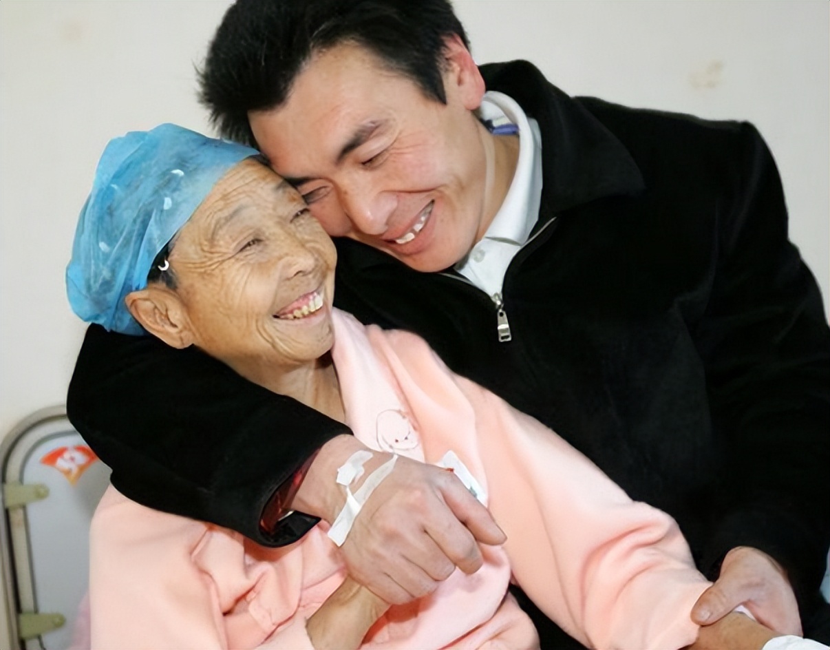 嫁小32岁李玉成，婚后27年没下厨，85岁马玉琴称自己是女人的骄傲