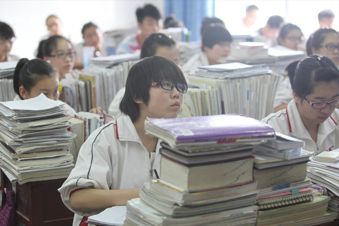 高中生每年花10万补课，高考686分全校第一，等来的却是一片嘲讽