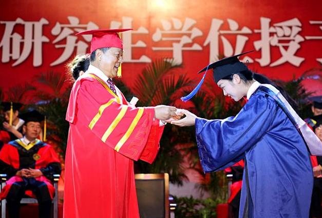 清华大学教授晒出“工资单”，金额是亮点，难怪大学老师竞争大