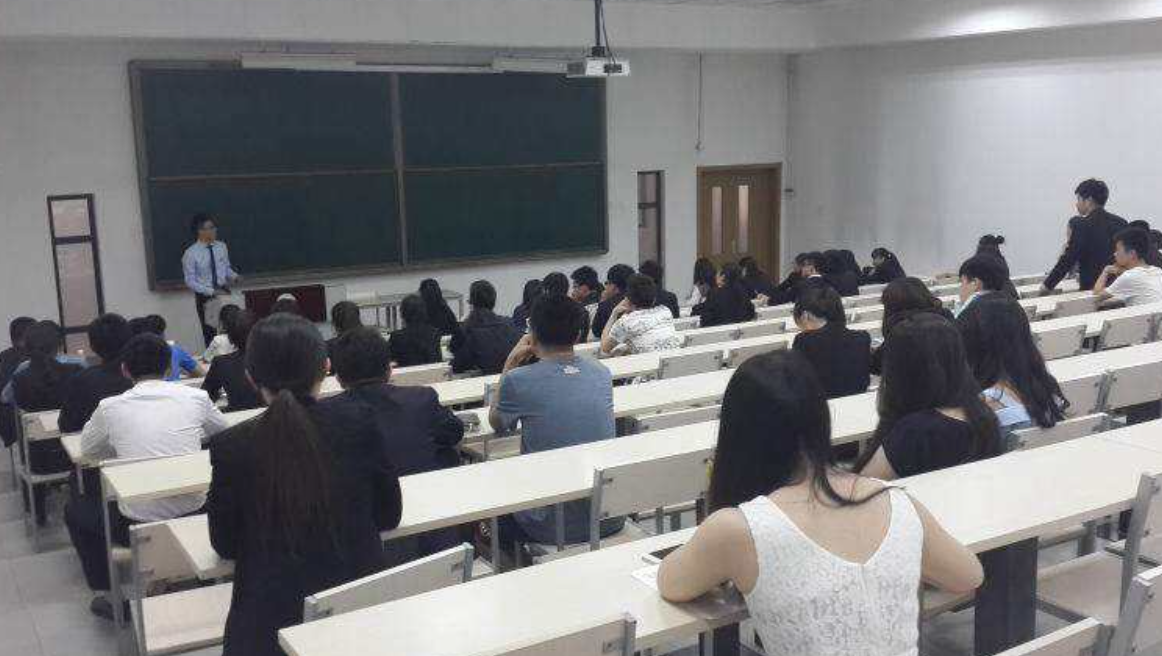 2009年，江西一高考状元抢银行10万被判10年，出狱再考入985名校